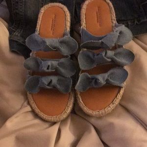 American Eagle slip on shoe